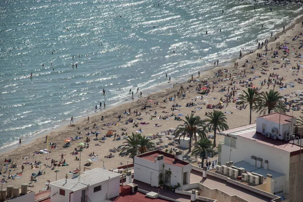 Vista Aérea Drone Sobre Praia Alicante Com Poética Desfrutando Sol — Fotografia de Stock