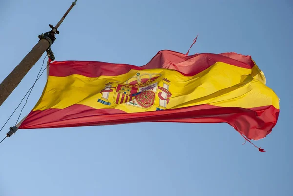 Bandera España Poste Ondeando Con Viento — Foto de Stock
