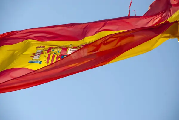 Bandera España Poste Ondeando Con Viento — Foto de Stock