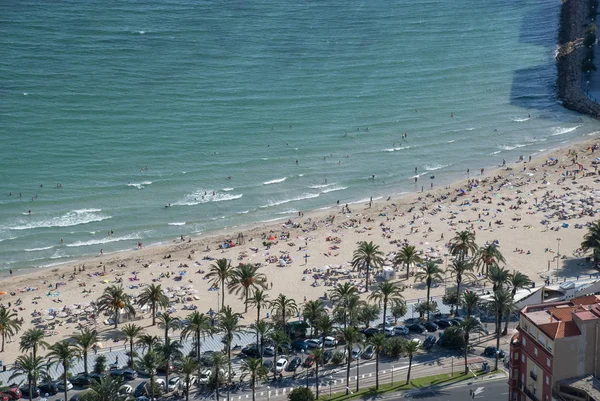 Vista Aérea Drone Sobre Praia Alicante Com Poética Desfrutando Sol — Fotografia de Stock