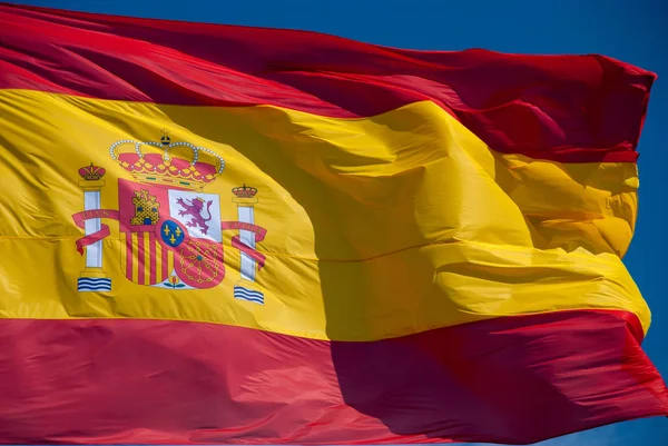 Bandera España Poste Ondeando Con Viento — Foto de Stock