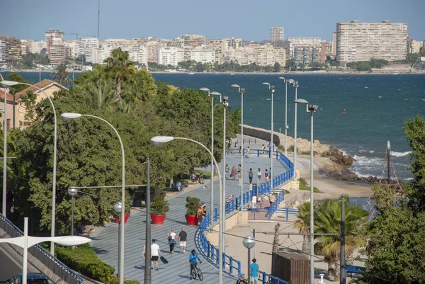 Pessoas Alicante Passeio Praia Passarela Espanha Pedalando Caminhando — Fotografia de Stock