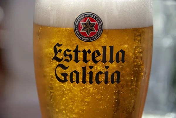 Bicchiere Birra Estrella Galicia Foto Stock Royalty Free