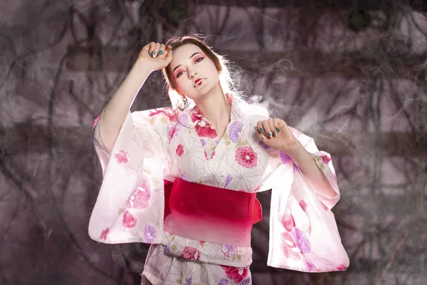 Elegante Mädchen Einem Klassischen Traditionellen Kleid Japanischen Kimono Weiß Und — Stockfoto