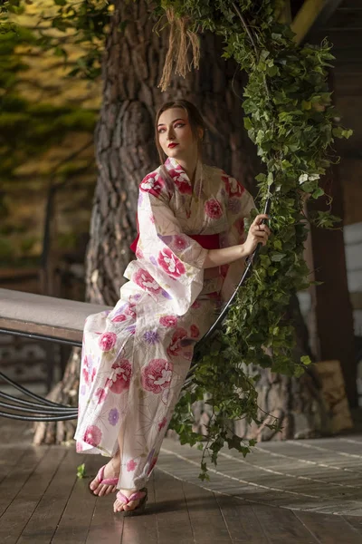 Beautiful Light Skinned Girl Japanese Make Japanese Clothes Sits Swing — Stock Photo, Image