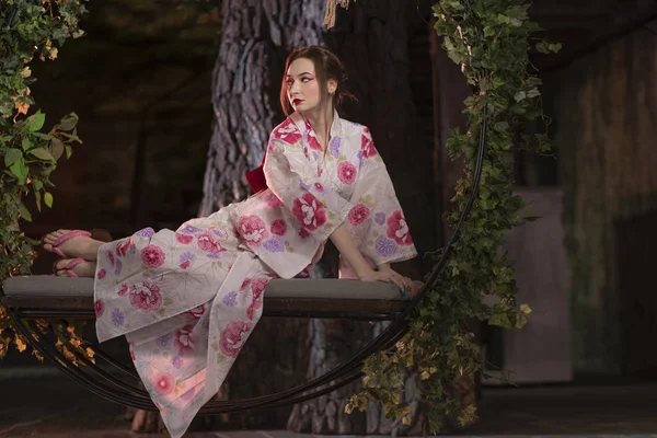 Beautiful Light Skinned Girl Japanese Make Japanese Clothes Sits Swing — Stock Photo, Image