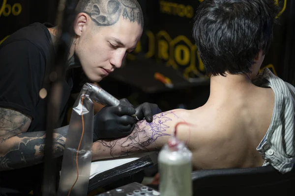 Saint Petersburg, Ru / Rusya - 06 08 2018: 16 Dövme Festivali. Açıklayıcı yazı işleri.