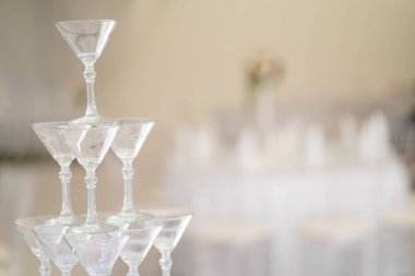 Lüks havadar yaz Restoran Beyaz şeffaf sandalyeler ve parti için hazır