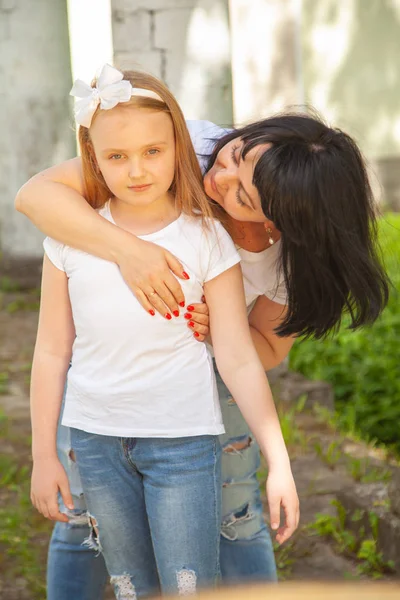 Pretty Mom Happy Daughter Having Fun Together Outdoor — Stock Photo, Image