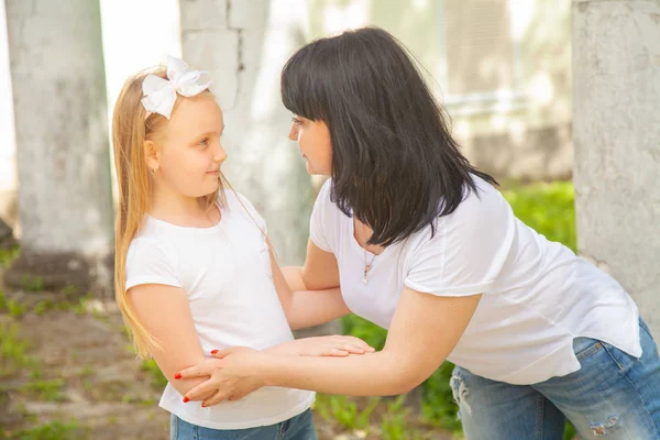 Pretty Mom Happy Daughter Having Fun Together Outdoor — Stock Photo, Image