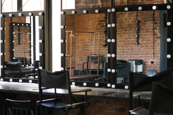 aynalar ve lamba ampul oda makyaj