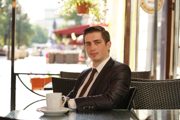 Young Man Black Business Suit White Shirt Tie Sitting City — Stock Photo, Image