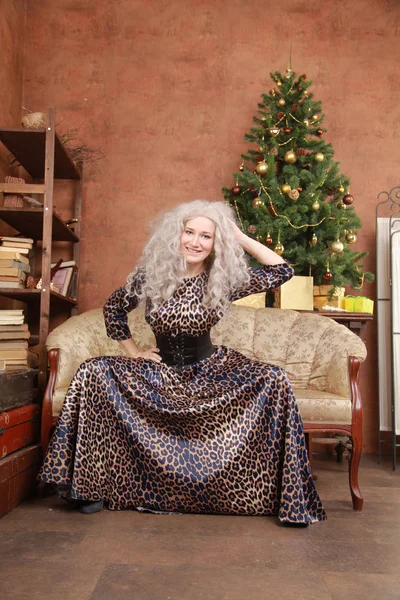 Beautiful Blonde Long Leopard Dress Posing Her Brown Room Christmas — Stock Photo, Image