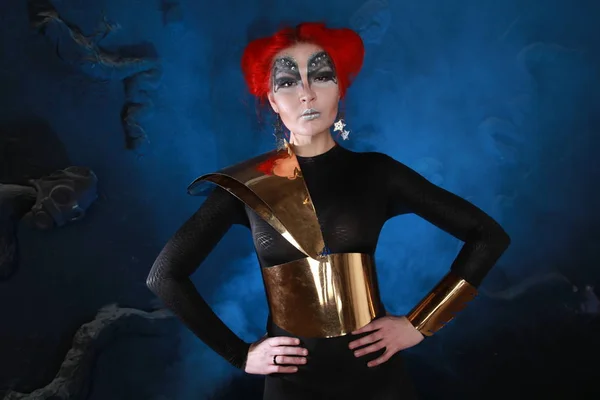 Szép Redhaired Futurisztikus Lány Faceart Make Elasztikus Catsuit Acél Fűző — Stock Fotó