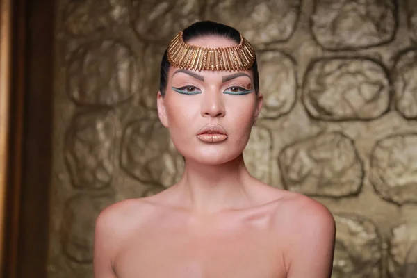 Bonita Morena Tan Posando Egito Estilo Rico Mulher Luxo Com — Fotografia de Stock