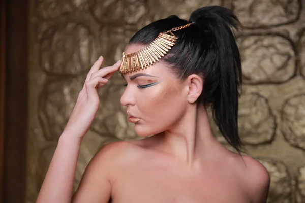 Bonita Morena Tan Posando Egito Estilo Rico Mulher Luxo Com — Fotografia de Stock