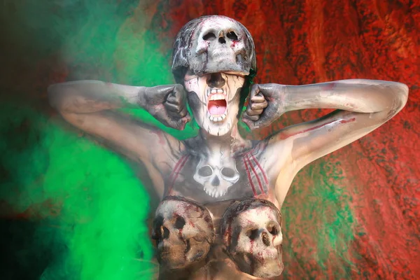 Zombie Muerte Chica Con Miedo Cuerpo Arte Posando Noche Humo —  Fotos de Stock