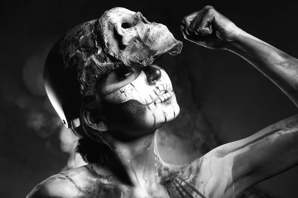 Zombie Muerte Chica Con Miedo Cuerpo Arte Posando Noche Humo — Foto de Stock