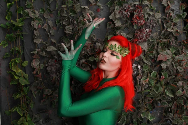 Beautiful Young Woman Red Hair Posing Green Costume Leaves — Stock Photo, Image