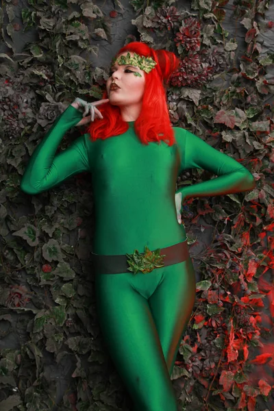 Beautiful Young Woman Red Hair Posing Green Costume Leaves — Stock Photo, Image