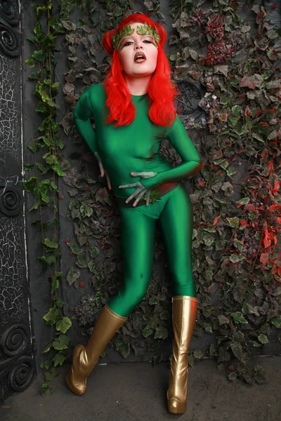 Beautiful Young Woman Red Hair Posing Green Costume Leaves — Stock Photo, Image