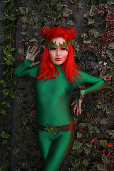 Beautiful Young Woman Red Hair Posing Green Costume Leaves — Stock Photo, Image