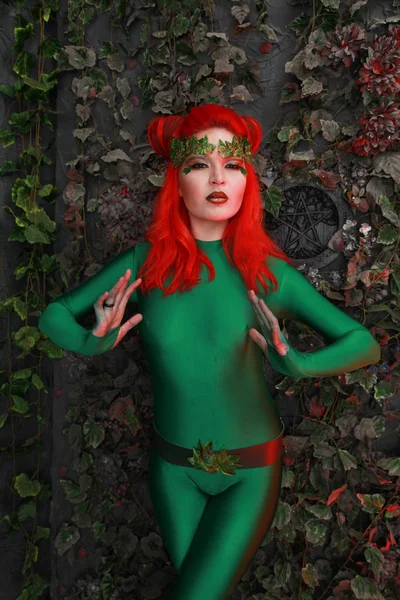 Beautiful Young Woman Red Hair Posing Green Costume Leaves — Stock Photo, Image