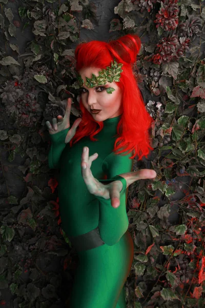 Beautiful Young Woman Red Hair Posing Green Costume Leaves — Stock Photo, Image