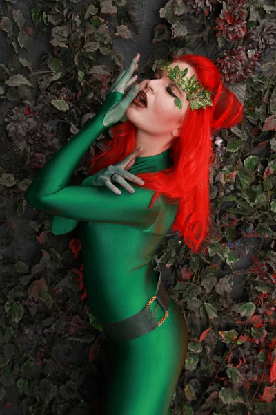 Beautiful Young Woman Red Hair Posing Green Costume Leaves — Stock Photo, Image