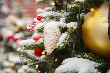 Güzel dekore edilmiş Noel ağacı