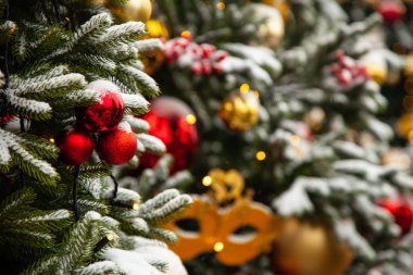 Güzel dekore edilmiş Noel ağacı