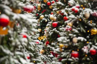 Güzel dekore edilmiş Noel ağacı