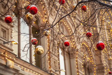 Güzel dekore edilmiş Noel ağacı