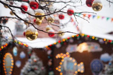 Güzel dekore edilmiş Noel ağacı