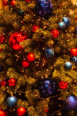 Güzel dekore edilmiş Noel ağacı