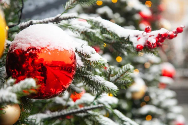 Güzel dekore edilmiş Noel ağacı