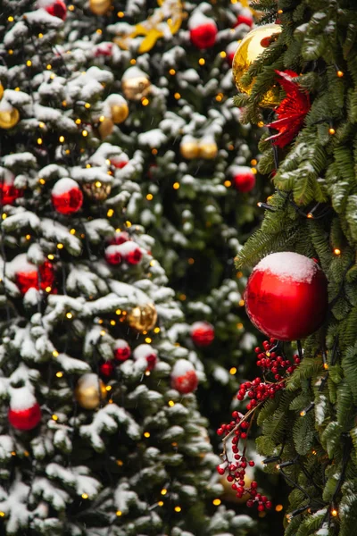 Schön Geschmückter Weihnachtsbaum — Stockfoto