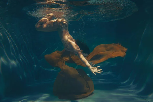 Bonito Desportivo Menina Nada Debaixo Água Como Livre Mergulhador Sozinho — Fotografia de Stock