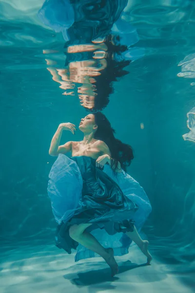 Beautiful Model Girl Long Black Hair Swims Underwater Evening Blue — Stock Photo, Image
