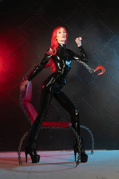 Dangerous Cruel Fetish Girl Red Hair Posing Black Bdsm Latex — Stock Photo, Image