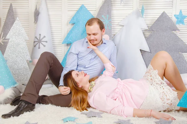 Doce Casal Marido Esposa Celebrar Ano Novo Sorriso — Fotografia de Stock