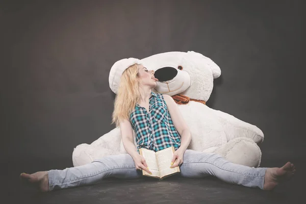 Cute Blonde Teen Jeans Plaid Shirt Plays Her Huge Teddy — Stock Photo, Image