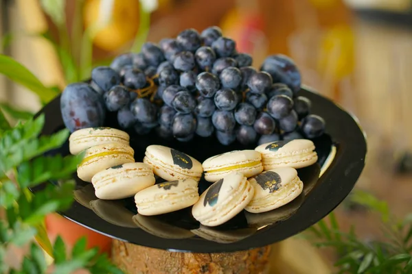 Gustoso Cibo Dolce Sul Tavolo Legno Attesa Della Festa Nessuno — Foto Stock