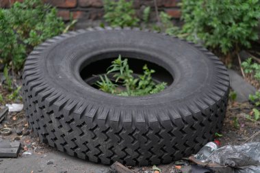 eski lastik tekerlekler ile çevre kirliliği