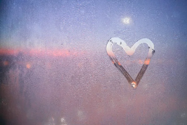 Coração Gelo Congelado Vidro Janela Inverno — Fotografia de Stock