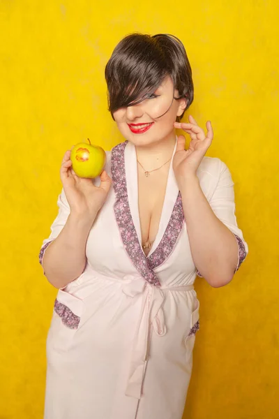 Bonito Caucasiano Gordinha Mulher Com Cabelo Preto Curto Vestido Com — Fotografia de Stock