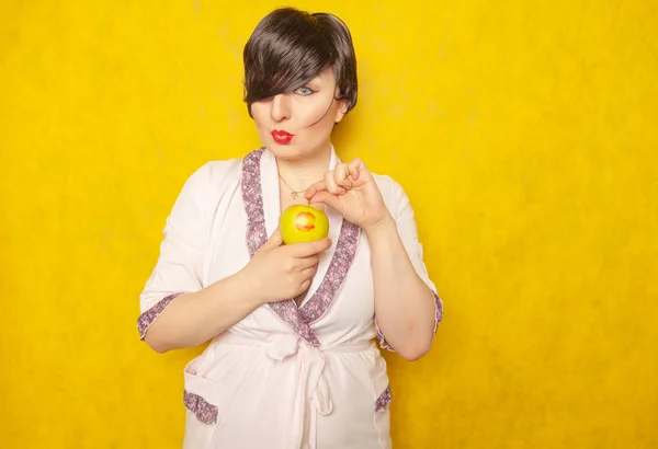 Bonito Caucasiano Gordinha Mulher Com Cabelo Preto Curto Vestido Com — Fotografia de Stock