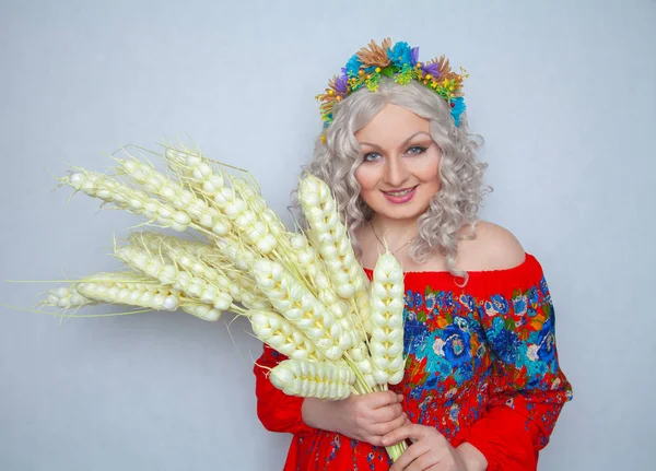 Beautiful Chubby Blonde Girl Red Dress Wheat Bouquet White Studio — Stock Photo, Image