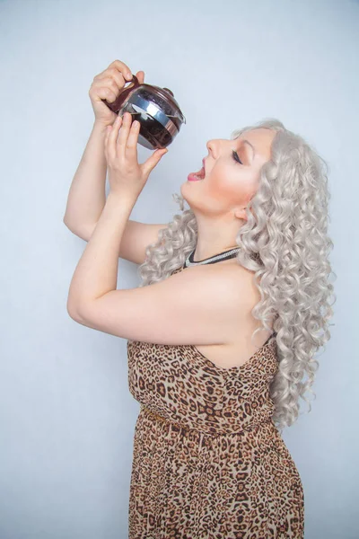 Cute Caucasian Chubby Girl Kettle Freshly Brewed Coffee Her Hands — Stock Photo, Image