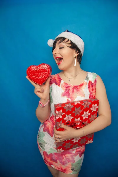 Plump Woman Short Black Hair Santa Hat Standing White Dress — Stock Photo, Image